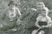 Blažek s vnukem Janem Trefulkou a druhou ženou Marií